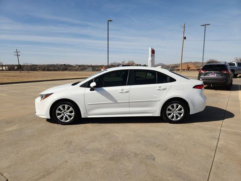 Used 2024 Toyota Corolla LE image 3