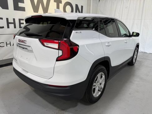 Used 2024 GMC Terrain SLE FWD image 21