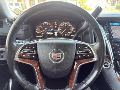 Used 2015 Cadillac Escalade Luxury image 15