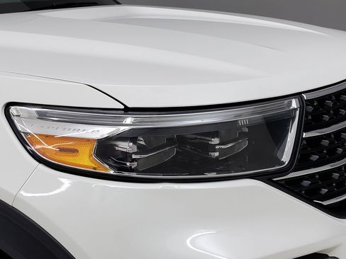 Used 2022 Ford Explorer XLT w/ Equipment Group 202A image 3