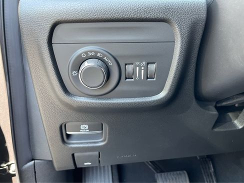 New 2025 Jeep Grand Cherokee L Altitude image 26