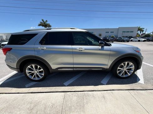 Used 2021 Ford Explorer Platinum w/ Equipment Group 601A AWD/4WD image 4