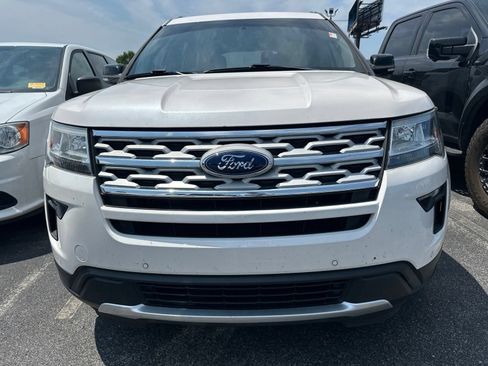 Used 2018 Ford Explorer XLT w/ Equipment Group 202A AWD/4WD image 2