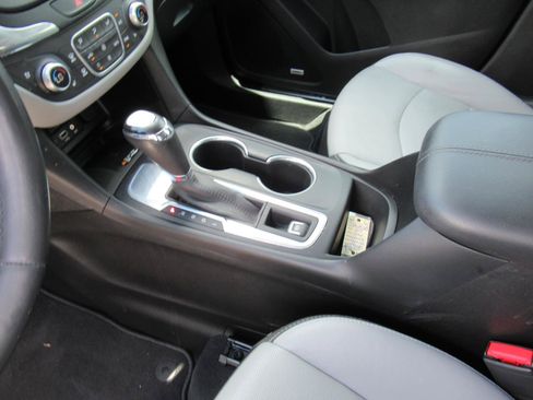 Used 2019 Chevrolet Equinox Premier FWD image 18