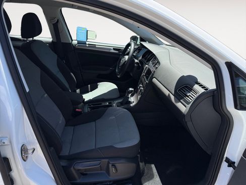 Used 2015 Volkswagen e-Golf Limited Edition FWD image 19
