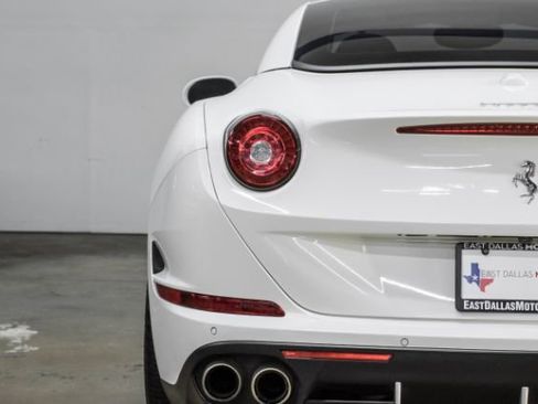 Used 2015 Ferrari California T image 50