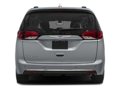 Certified 2017 Chrysler Pacifica Touring-L image 5