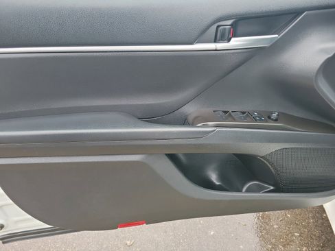 Used 2021 Toyota Camry LE image 15