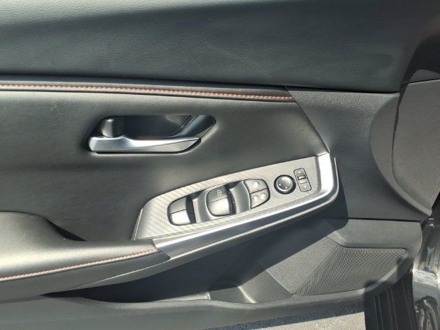 Used 2025 Nissan Sentra SR w/ Midnight Edition FWD image 11