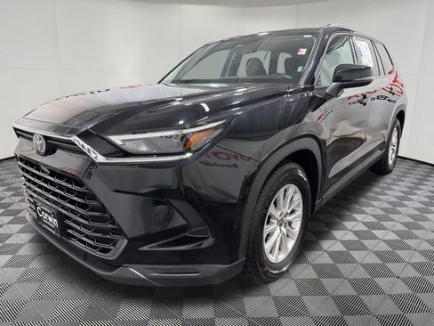 Used 2025 Toyota Grand Highlander AWD image 3