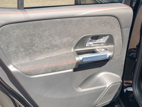 Certified 2025 Mercedes-Benz GLB 250 image 10