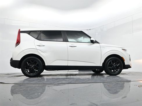 Certified 2022 Kia Soul LX w/ Technology Package image 38