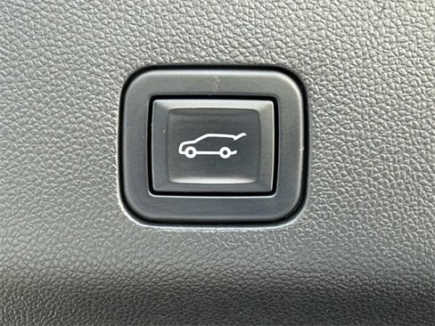 Used 2022 GMC Yukon SLT w/ SLT Premium Package image 22