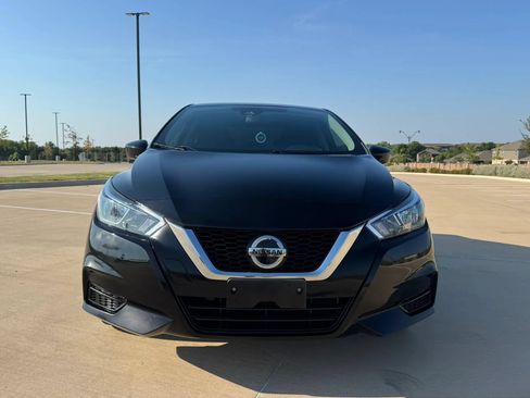 Used 2022 Nissan Versa SV FWD image 2