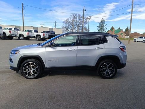 Used 2025 Jeep Compass Limited image 6