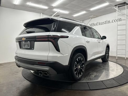 Used 2025 Chevrolet Traverse LT w/ Sun and Wheel Package FWD image 7