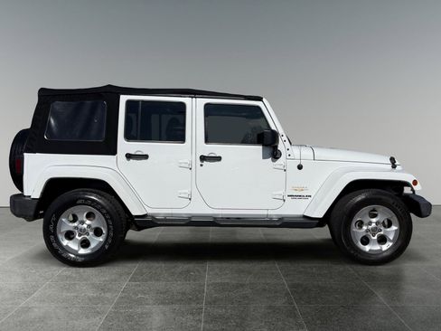 Used 2015 Jeep Wrangler Unlimited Sahara w/ Dual Top Group AWD/4WD image 8