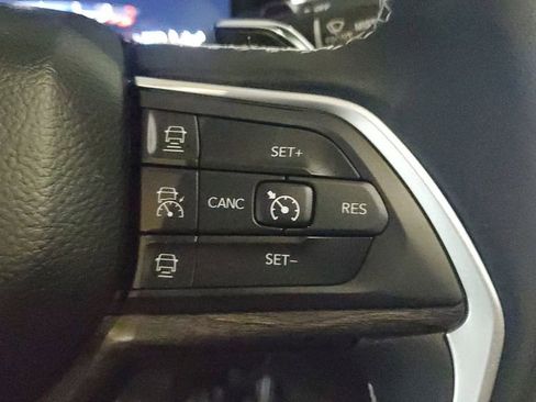 Used 2024 Jeep Grand Cherokee Limited w/ Black Appearance Package image 31