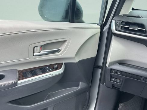 Used 2022 Toyota Sienna XLE FWD image 16