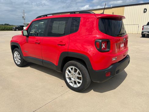 Used 2019 Jeep Renegade Latitude AWD/4WD image 4