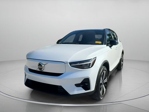 Used 2023 Volvo XC40 Recharge Plus image 10