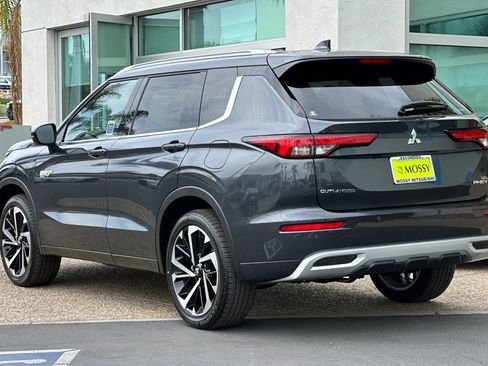 New 2025 Mitsubishi Outlander SEL image 6