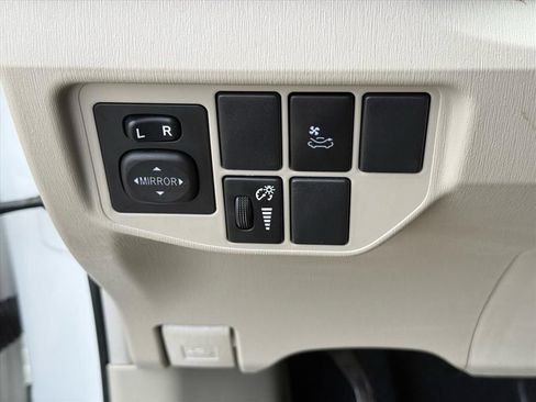 Used 2015 Toyota Prius Four w/ Deluxe Solar Roof Package FWD image 19