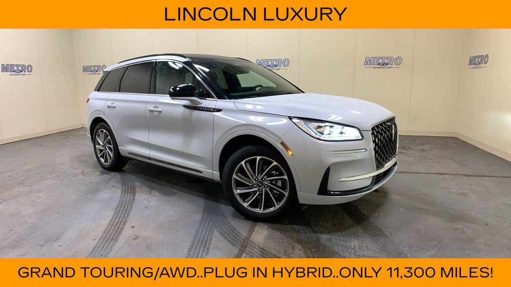 Used 2025 Lincoln Corsair Grand Touring w/ Towing Package AWD/4WD image 1