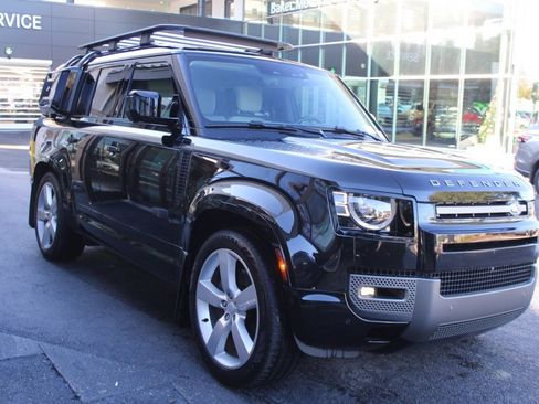 Certified 2025 Land Rover Defender 130 X-Dynamic SE image 4