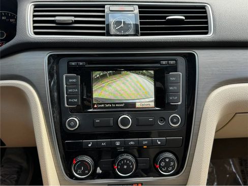 Used 2014 Volkswagen Passat 1.8T SE FWD image 22