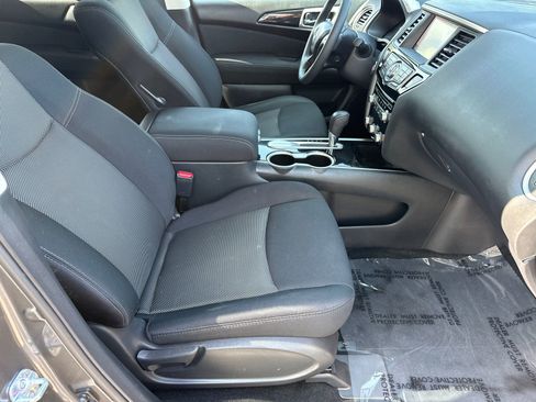 Used 2017 Nissan Pathfinder SV w/ SV Tech Package image 11