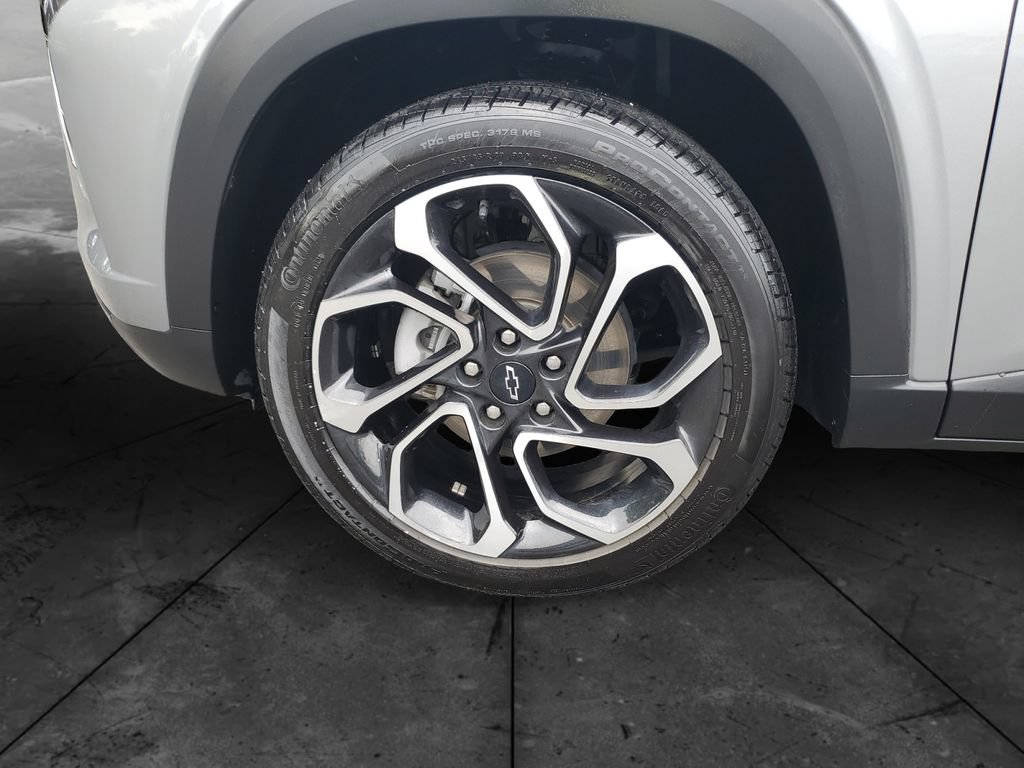 Used 2025 Chevrolet Trax RS w/ Sunroof Package FWD image 14
