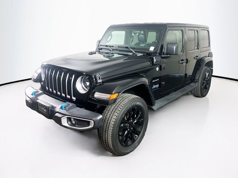 Used 2023 Jeep Wrangler Unlimited Sahara w/ Cold Weather Group AWD/4WD image 3