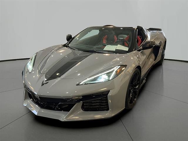 Used 2024 Chevrolet Corvette Z06 RWD image 2