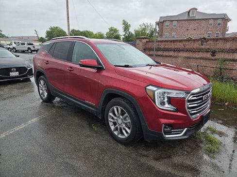 Used 2022 GMC Terrain SLT w/ LPO, Floor Liner Package AWD/4WD image 3