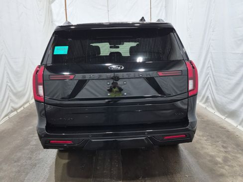 Used 2025 Ford Expedition Max Platinum w/ Stealth Appearance Package image 9