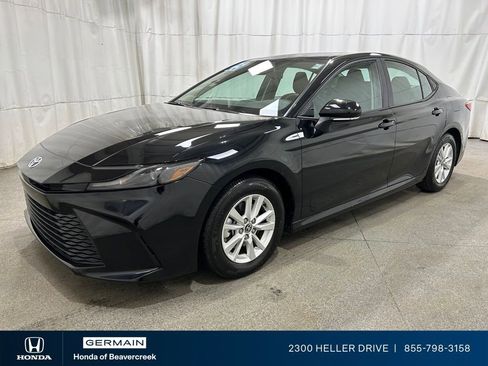 Used 2025 Toyota Camry LE image 4
