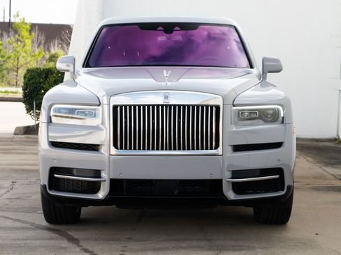 Used 2024 Rolls-Royce Cullinan AWD/4WD image 2