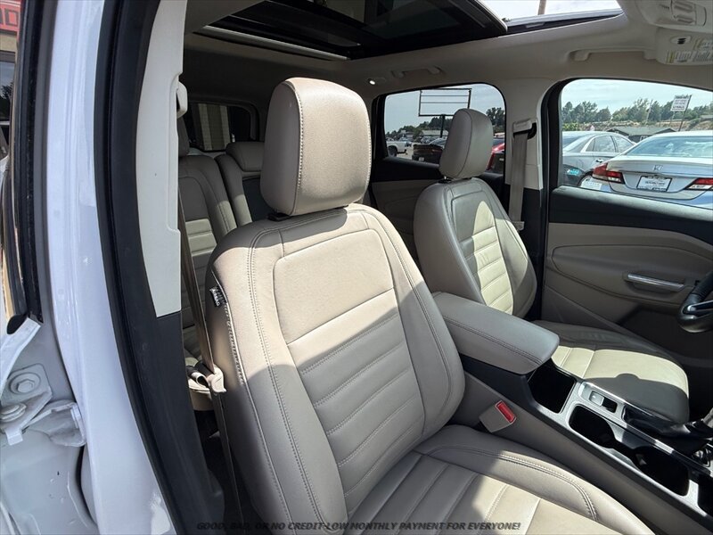 Used 2018 Ford Escape Titanium w/ Ford Safe & Smart Package AWD/4WD image 20