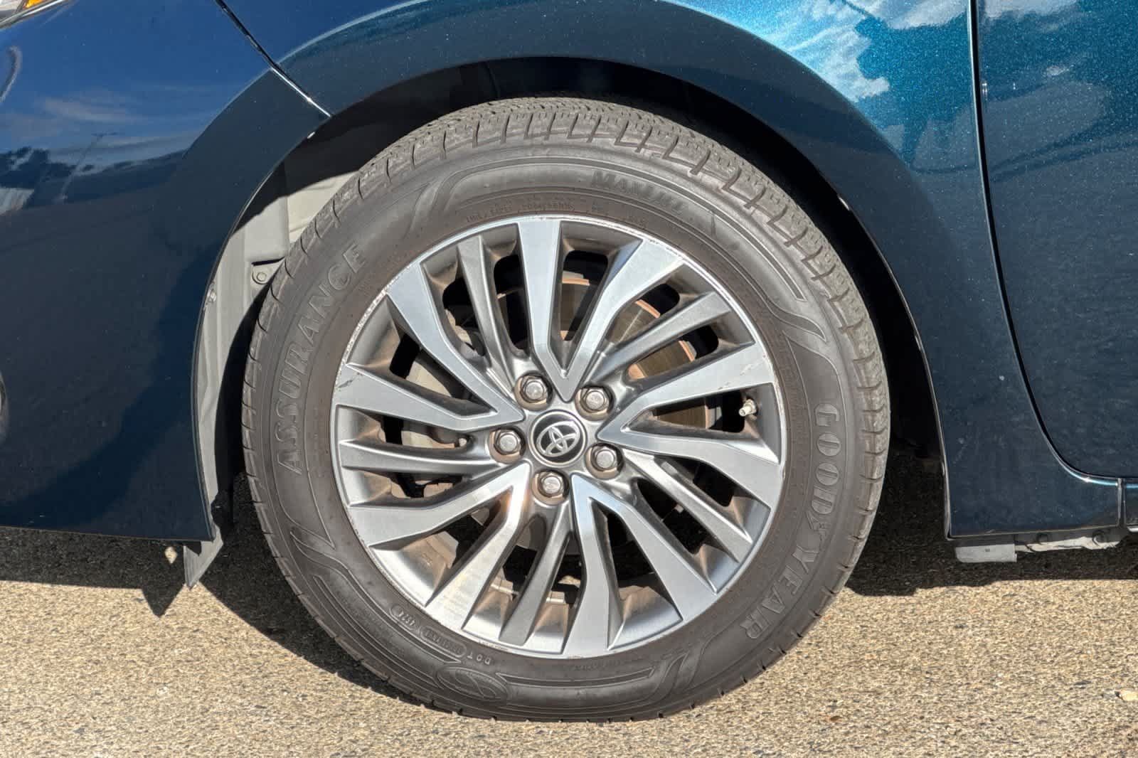 Used 2019 Toyota Corolla XLE FWD image 13
