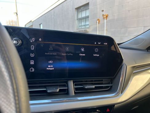 Used 2025 Chevrolet Trax LT image 20