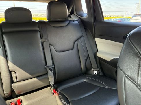 Used 2025 Jeep Compass Limited image 38