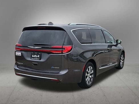 Used 2022 Chrysler Pacifica Pinnacle image 6