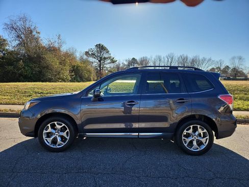 Used 2017 Subaru Forester 2.5i Touring image 2