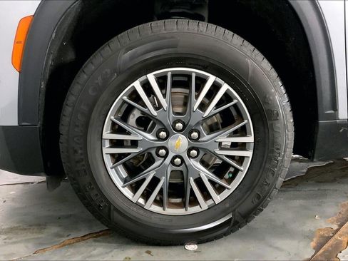 Used 2024 Chevrolet Traverse LT AWD/4WD image 9