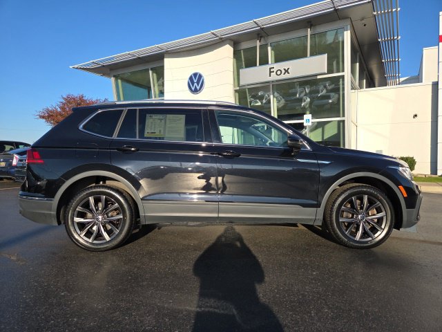 Used 2023 Volkswagen Tiguan SE w/ Panoramic Sunroof Package AWD/4WD image 9