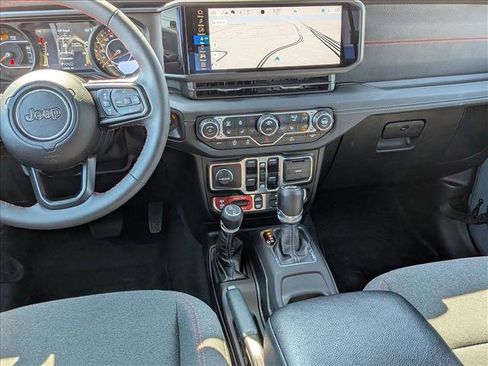 Used 2024 Jeep Wrangler Unlimited Rubicon w/ Technology Group image 17