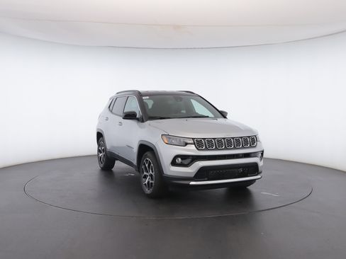 Used 2026 Jeep Compass Limited image 32