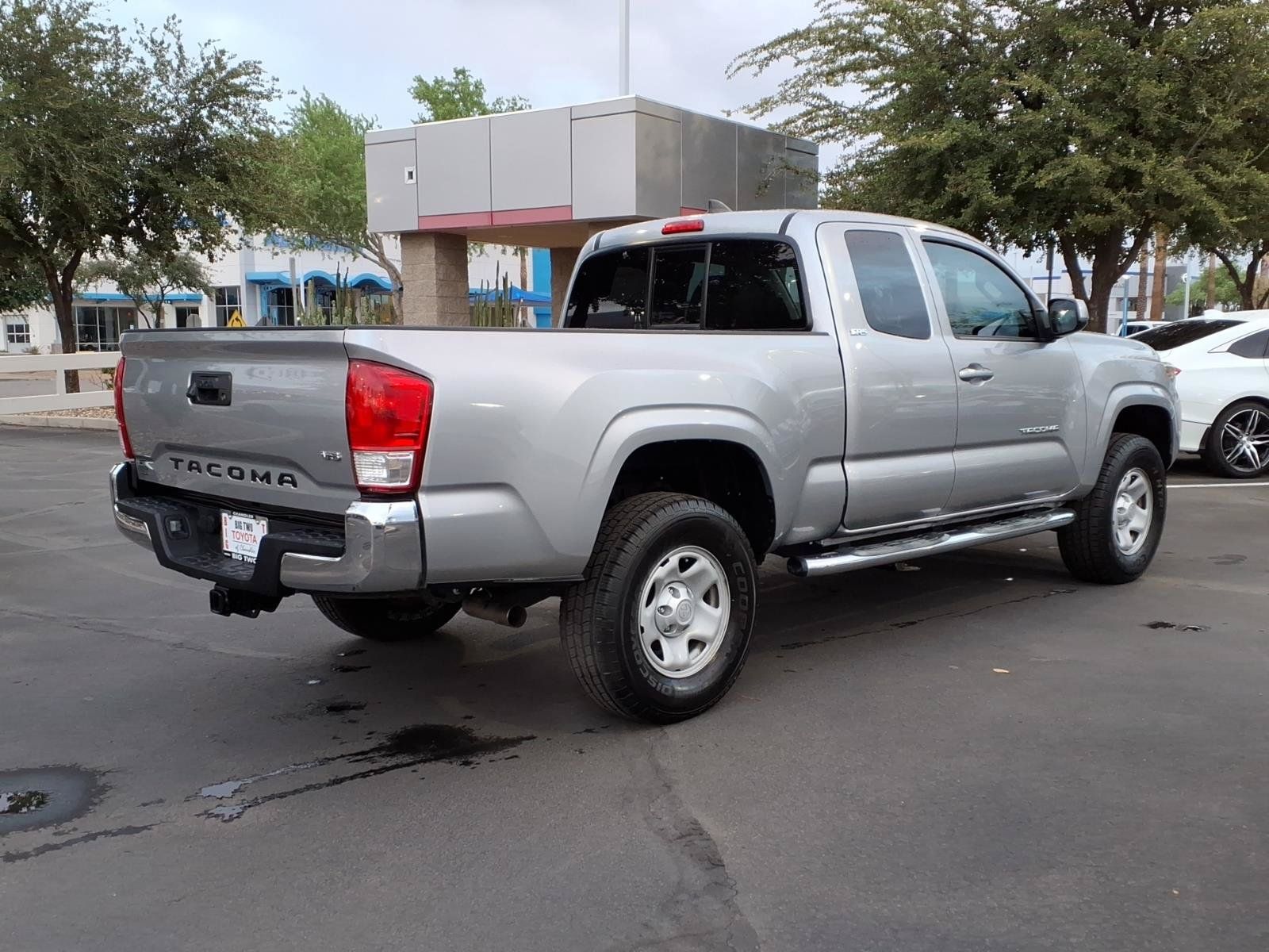 Used 2016 Toyota Tacoma SR5 w/ Towing Package RWD image 4