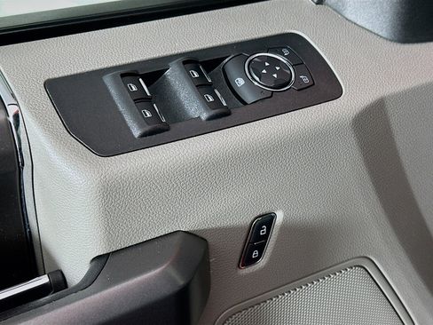 Used 2018 Ford F150 XLT w/ Equipment Group 302A Luxury image 15